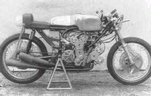 ČZ 350 V4 so starým rámom ČZ 350 V4 so starým rámom