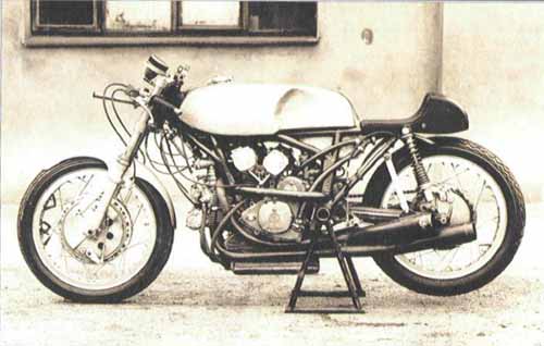 ČZ 350 V4 bez kapotáže ČZ 350 V4 bez kapotáže