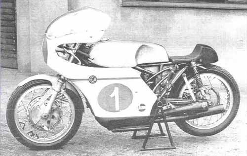 ČZ 350 V4 s kapotážou ČZ 350 V4 s kapotážou