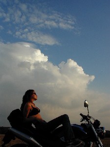 Téma: B: Moto a dievča Téma: B: Moto a dievča