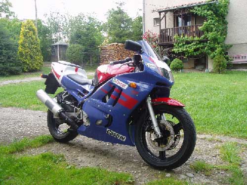 Tak tu je, že vyzerá lepsie ako s povodnou kapotážou Tak tu je, že vyzerá lepsie ako s povodnou kapotážou