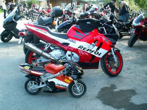 No takto vyzerala so svojou menšou sestrou. No takto vyzerala so svojou menšou sestrou.