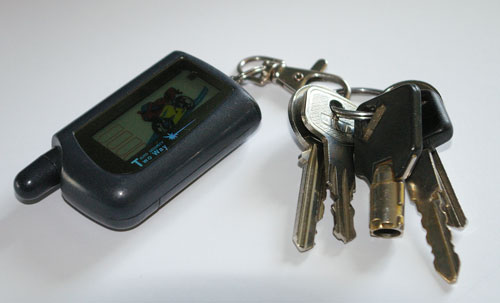 Pager (dvojcestný ovládač) alarmu PiBull Johnny 686 Pager (dvojcestný ovládač) alarmu PiBull Johnny 686