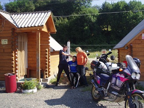 Ráno v Solotvine, pred našimi chatkami  Ráno v Solotvine, pred našimi chatkami