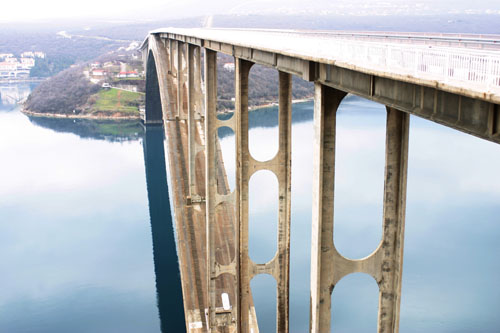 Most z pevniny na ostrov KRK. Most z pevniny na ostrov KRK.