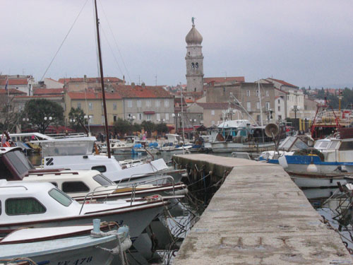 Mesto KRK, žiaľ pod mrakom. Mesto KRK, žiaľ pod mrakom.